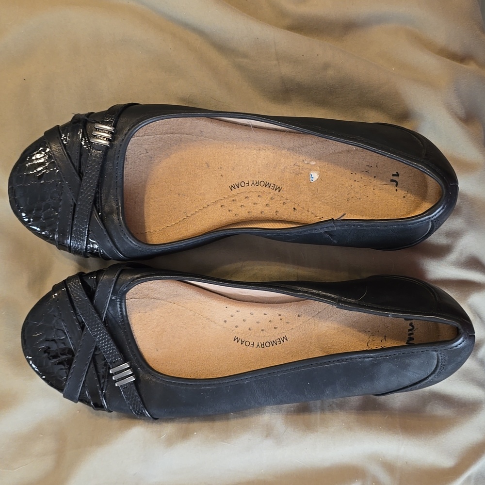 Size 10W Time and Tru black leather flats